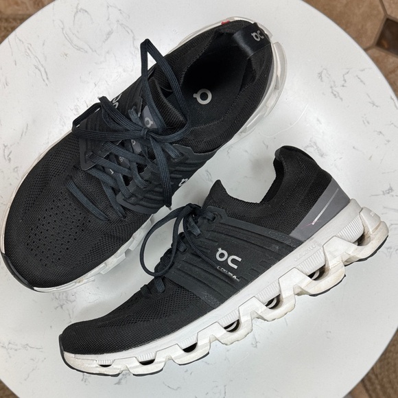 On Running Cloudtec Black and White Athletic Shoes 9.5 - Picture 9 of 9